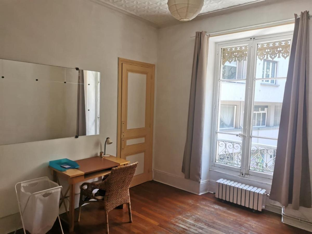 Bel Appartement Charme Ancien Dans Quartier Anime Grenoble Exterior foto